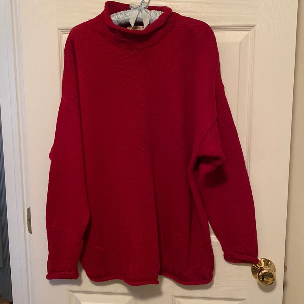 Red ESPRIT sweater perfect for the holidays